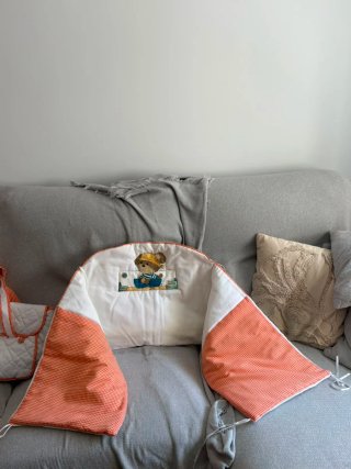 Dos colchas  y conjunto de cuna con ositos