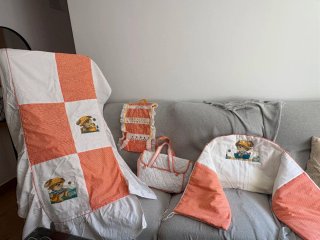 Dos colchas  y conjunto de cuna con ositos