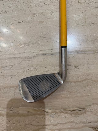 Palo de golf amarillo
