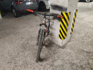 Bicicleta de montaña BH gris