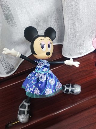 Minnie Mouse e Troll bambole