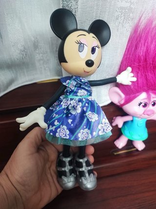 Minnie Mouse e Troll bambole