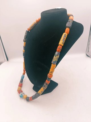 COLLAR CUENTAS DE ARTE AFRICANO MULTICOLOR