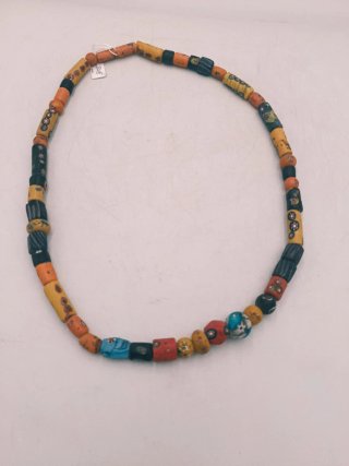 COLLAR CUENTAS DE ARTE AFRICANO MULTICOLOR
