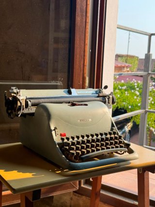 Máquina de escribir Olivetti Lexicon S-80
