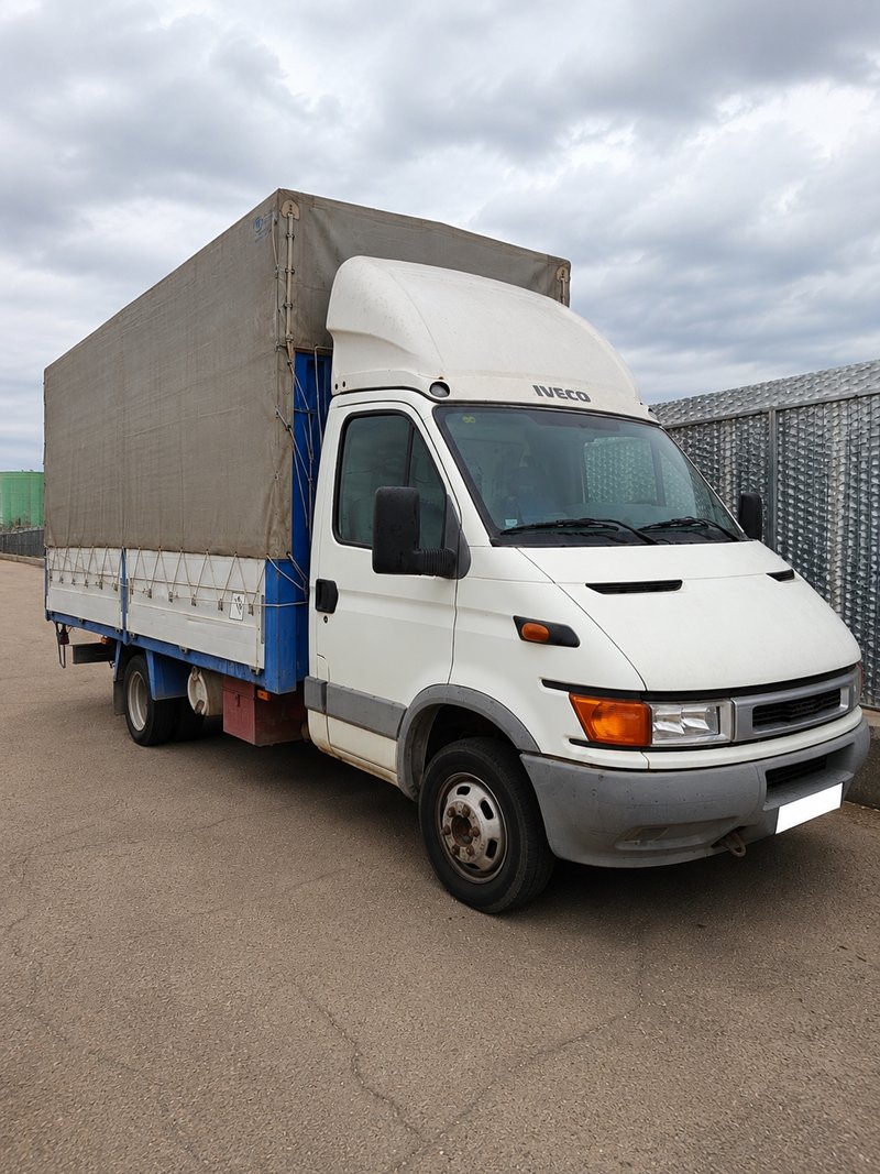 Iveco Daily 35C11 2.8 106CV Caja con lona - foto 1