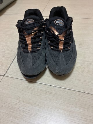 Nike Air Max Central Cee Negro Dorado