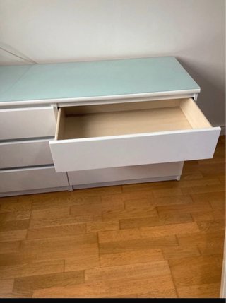 Cómoda de madera para dormitorio