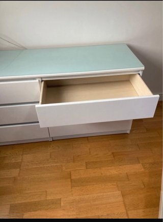 Cómoda de madera para dormitorio