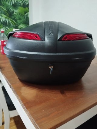 Baúl para moto negro