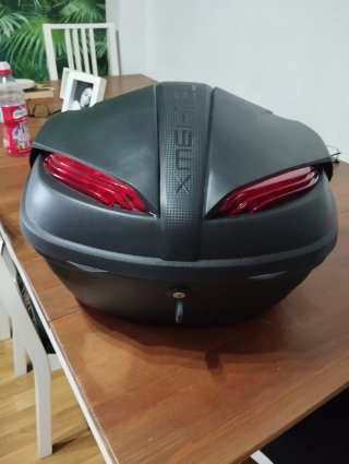 Baúl para moto negro