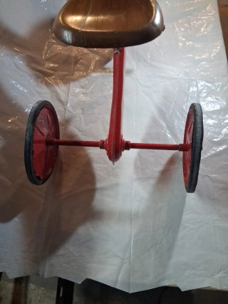Triciclo infantil rojo vintage