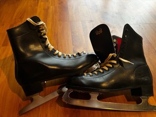 Patines de hielo de cuero negro. Talla 41. Vintage