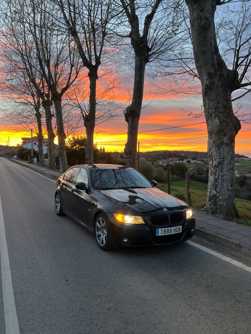 BMW e90 320d - foto 1