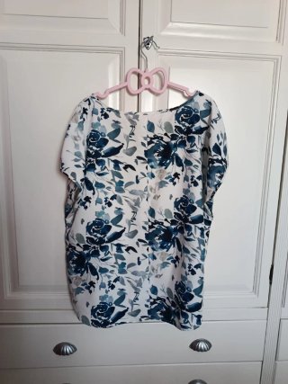 Camisa estampada flores azul y blanco