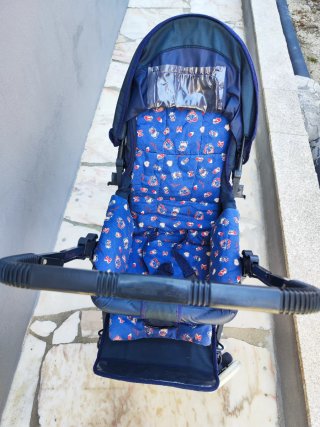 Carrinho de bebé dobrável azul