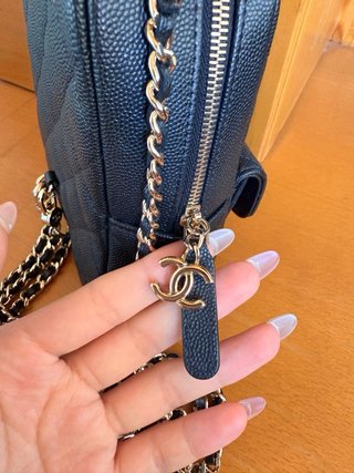 Bolso Mochila Chanel Negro Dorado no original