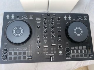 Mesa DJ Pioneer DDJ-FLX4 + Altavoces DM40D