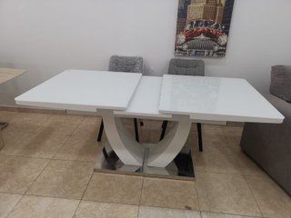 Mesa de comedor blanca extensible