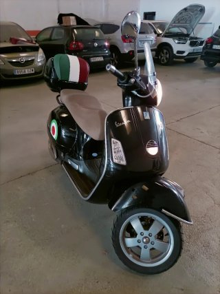 Vespa GT250 ie Negra