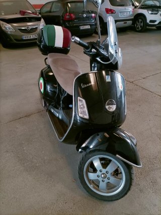 Vespa GT250 ie Negra