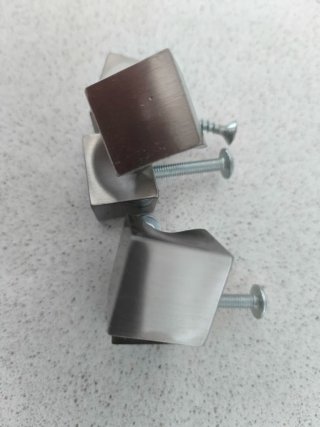 Pomelli armadio acciaio