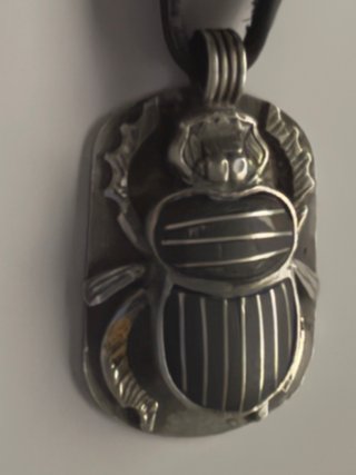 Colgante Escarabajo de Plata y Ónix antiguo