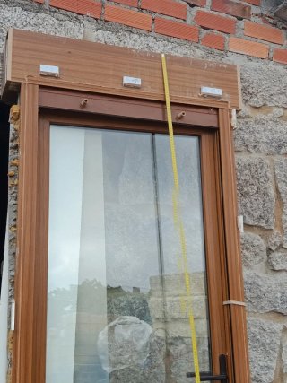 Puerta PVC con cristal y rejilla