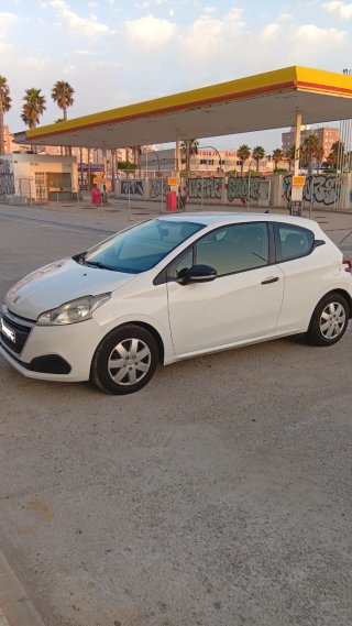 Peugeot 208 2016