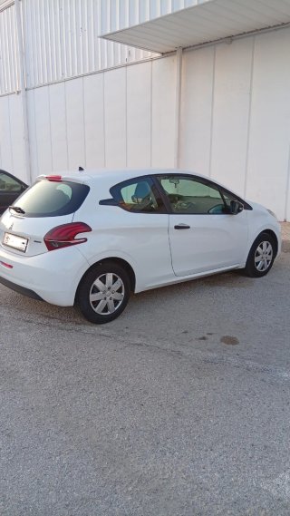 Peugeot 208 2016