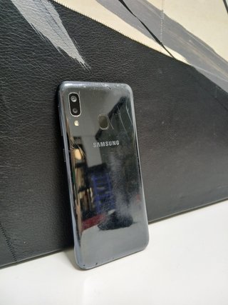 Samsung Galaxy A20e (económico)