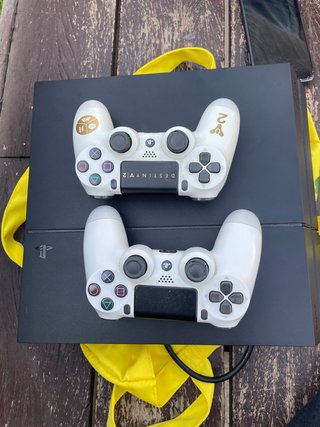 PS4 Fat 1TB + 2 Controller + FIFA 24