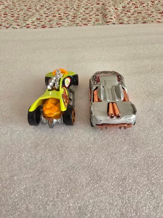 Due Macchinine Hot Wheels