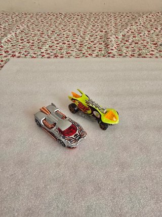 Due Macchinine Hot Wheels