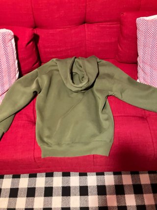 Lote Ropa T-12: 3 Camisetas, 1 Sudadera, 1 Chubasq
