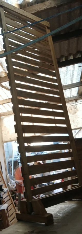 BIOMBO DE MADERA RECICLADA