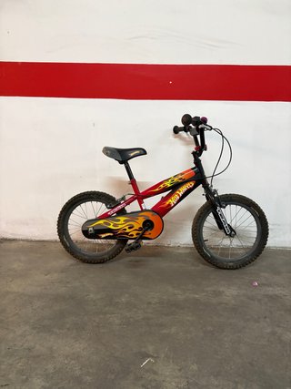 Bicicleta Hot Wheels infantil