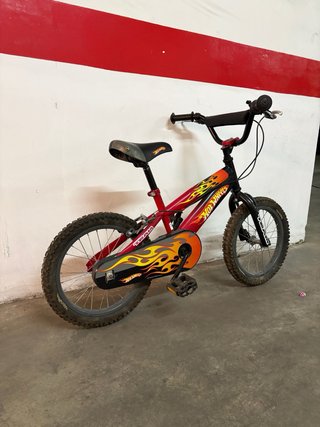 Bicicleta Hot Wheels infantil