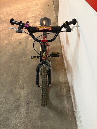 Bicicleta Hot Wheels infantil