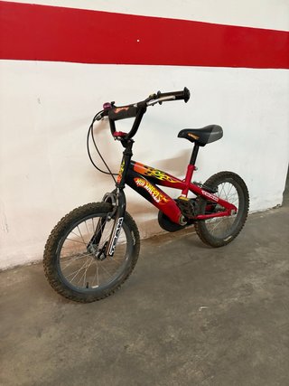 Bicicleta Hot Wheels infantil