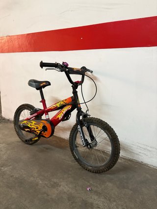 Bicicleta Hot Wheels infantil