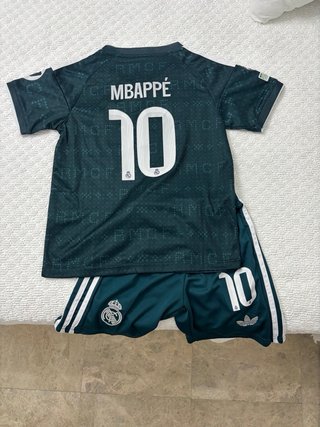 Equipación Real Madrid sin estrenar, talla 24