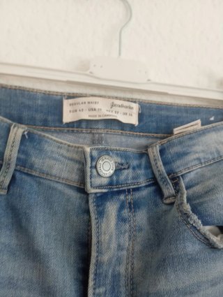 Pantalón vaquero pitillo Stradivarius Talla L