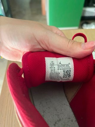 Scarpe Jordan rosse e bianche