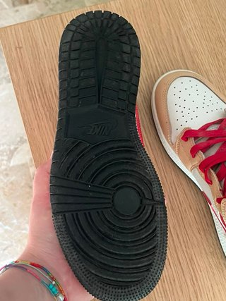 Scarpe Jordan rosse e bianche