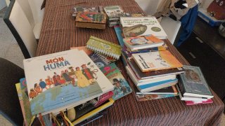 Gran lots contes i llibres nous,urgeix fer lloc