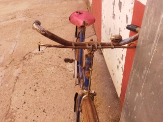 Bicicleta antigua azul