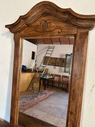 Aparador rústico con espejo