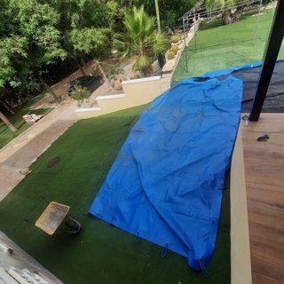 Se vende Lona para piscina azul en perfecto estado