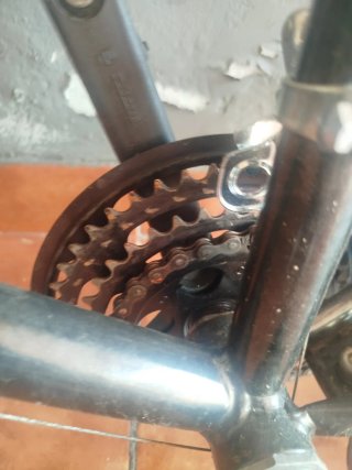 Bicicleta de montaña negra